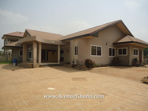 4 bedroom house on 3 plots for sale at Oyarifa near Adenta, Accra