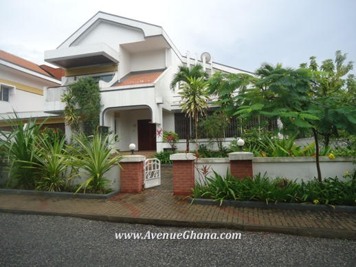 4 bedroom townhouse with swimming pool for rent in Cantonments, Accra