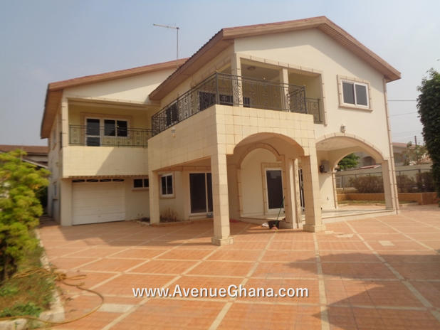 Executive 4 (four) bedroom house (all en-suite) with swimming pool for rent at East Legon near PH Hotel in Accra, Ghana