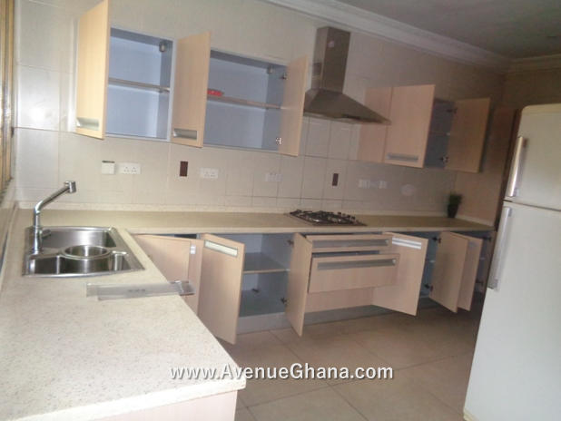 For rent – fully furnished 3 bedroom townhouse with outhouse to let at Roman Ridge in Accra