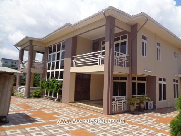 5 bedroom furnished townhouse with 2 bed outhouse for rent near Ridge Hospital in Accra