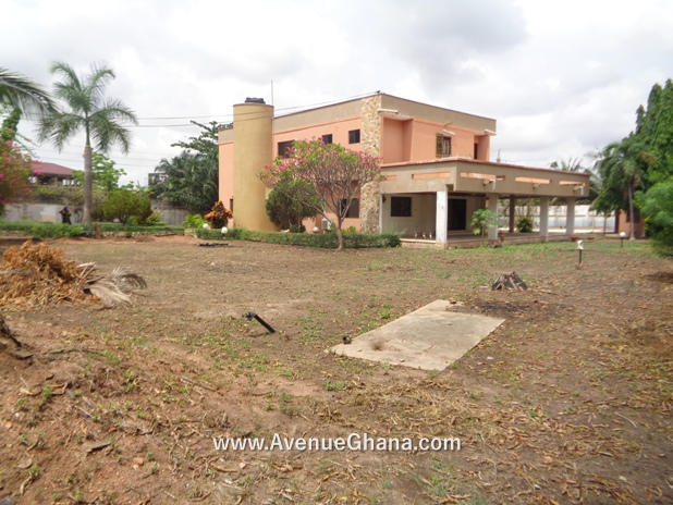 5 bedroom house with swimming pool on half Acre plot of land for sale at Roman Ridge, Accra