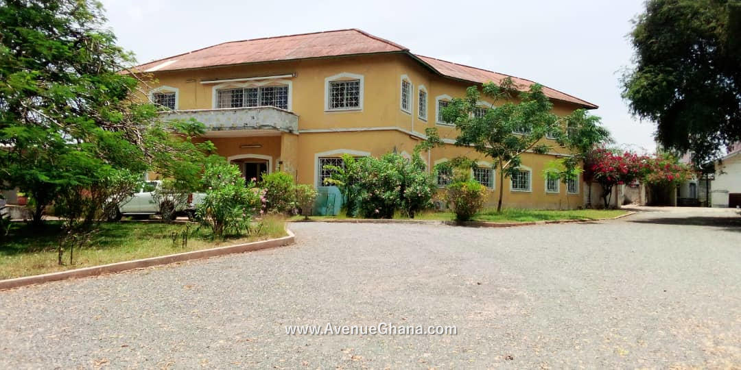 Executive House with 3 bedroom outhouse & large storage on 4 Acres of land to let or lease at Osu in Accra Ghana