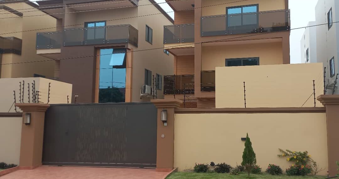 4 bedroom house with swimming pool for rent at East Legon in Accra – Near French School